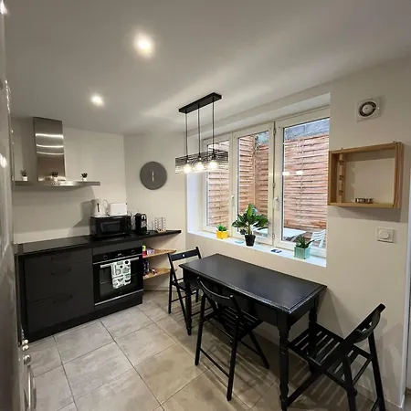 Le Charme Citadin 55 M² Avec Exterieur Semesterbostad *