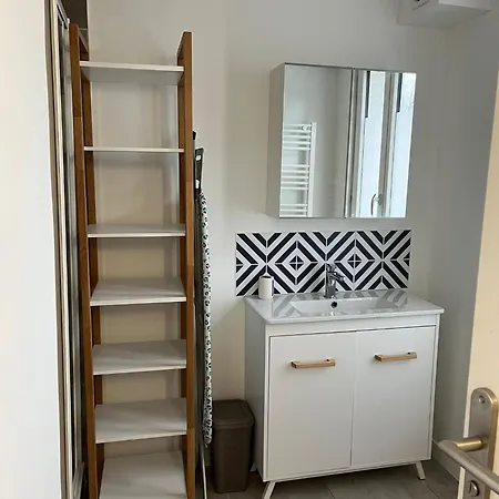 Le Charme Citadin 55 M² Avec Exterieur فالنسيان